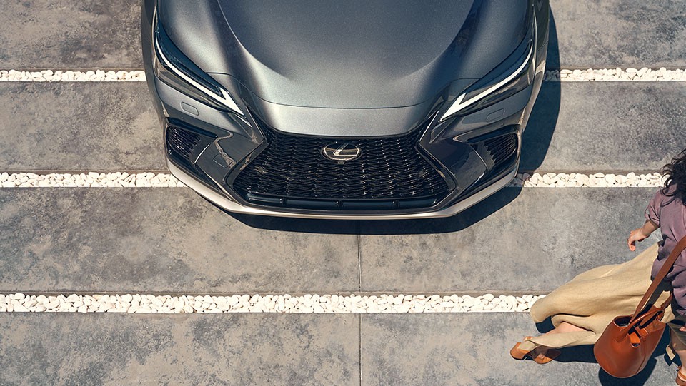 Lexus-NX-Gallery-thumbnail-7-desktop-960x541-LEX-NXG-MY22-0120 (1).jpg