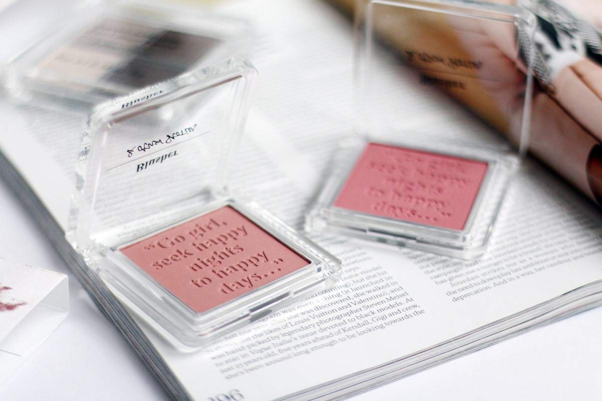 and-other-stories-makeup-haul-applebloom-blush-aubergine-eyeshadow-2.jpg