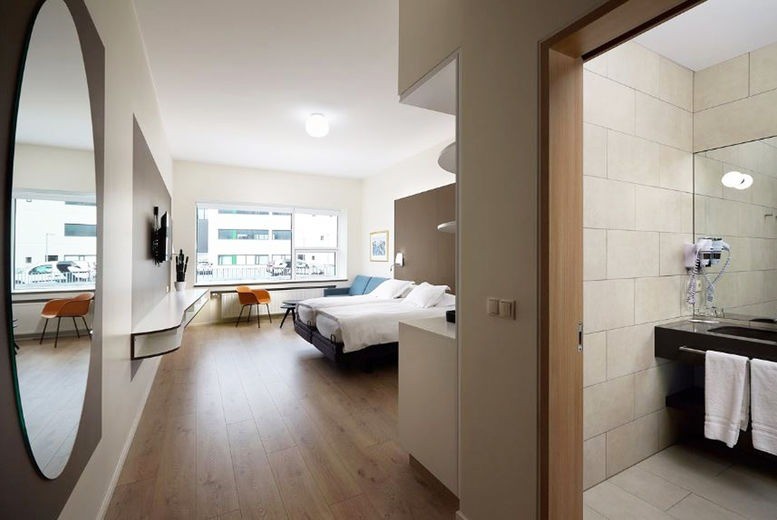 https___images.wowcher.co.uk_images_deal_13424014_777x520_552808.jpg