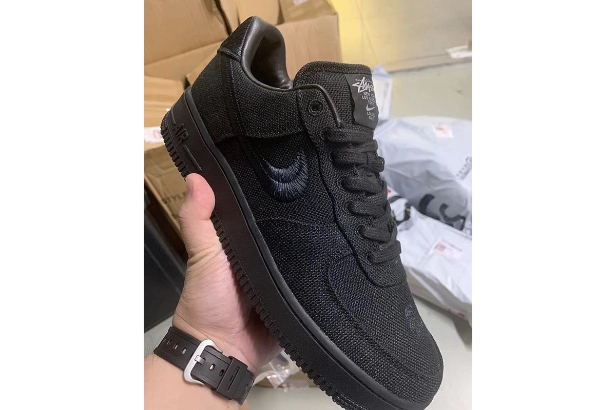 预告 Stussy X Nike Air Force 1 最新联名款曝光啦黑魂配色和沙色都很赞 北美省钱快报