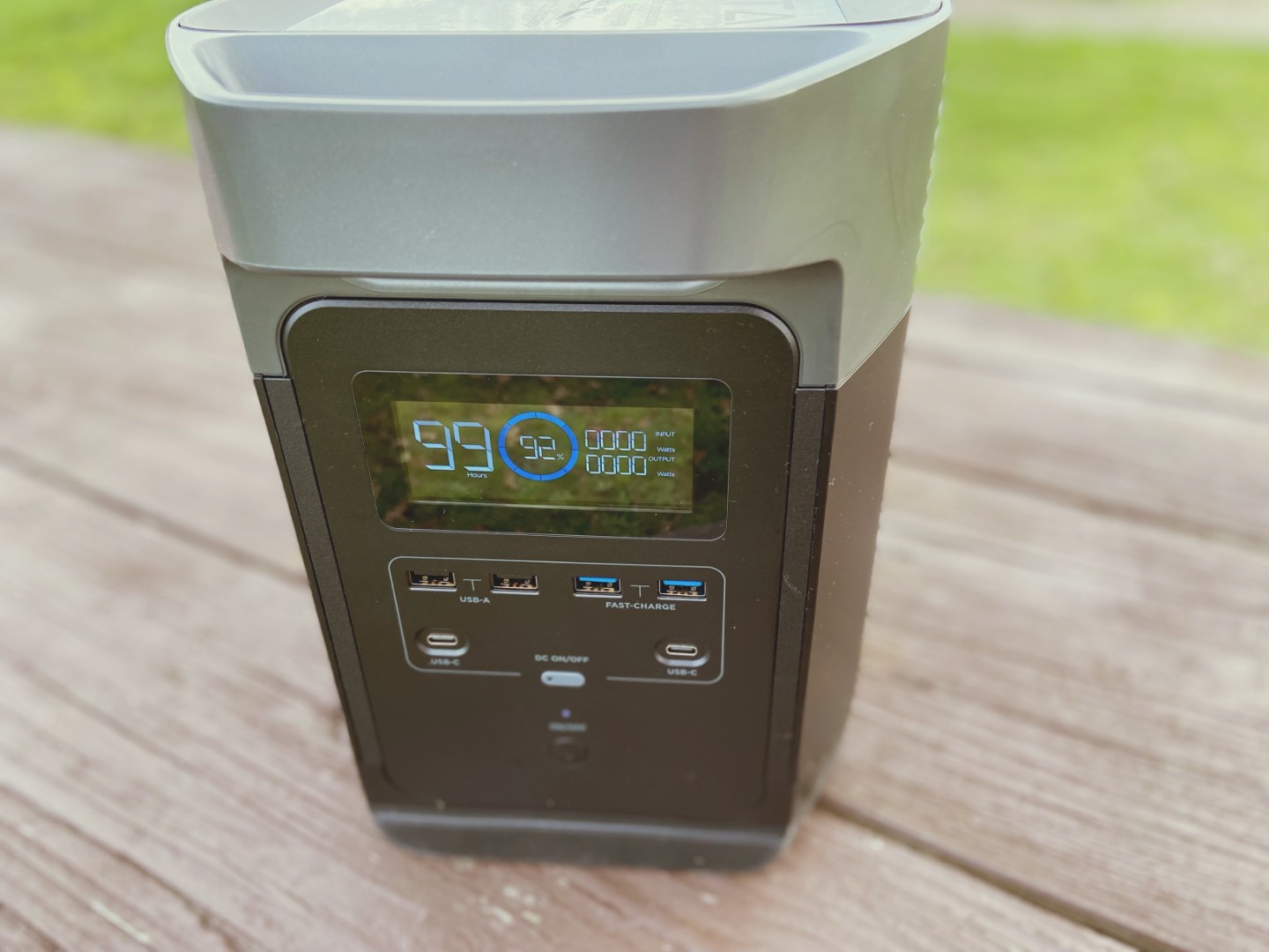 EcoFlow Delta移动电站 自带显示屏 6个DC接口
