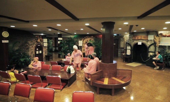 https___img.grouponcdn.com_deal_8ExHeJwn7VpjU87dVogz_zG-1116x670_v1_c700x420.jpg