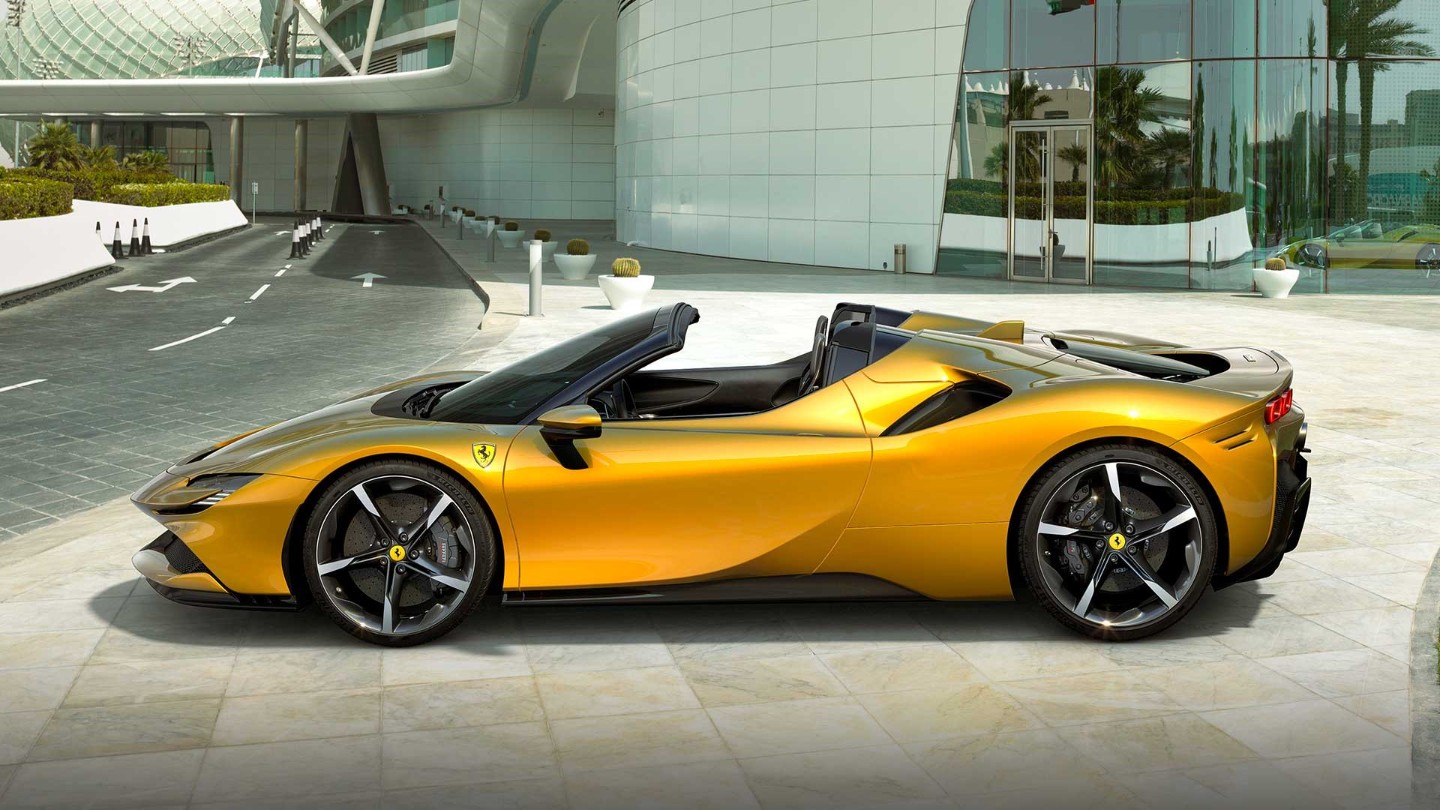 5fa92764bd92fd1c7fc25e54-ferrari-sf90-spider-intro-desk-opt.jpg