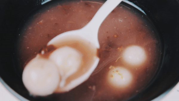 桂花红豆沙圆子羹.gif