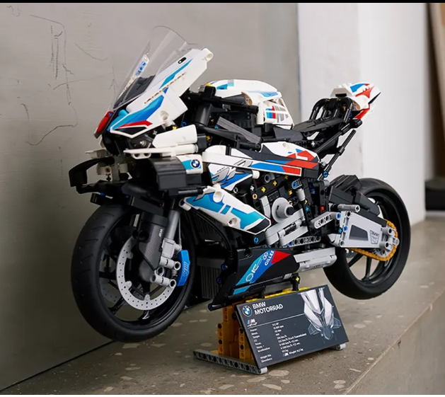 Lego 宝马bmw M1000 Rr摩托车超细节模型复制 英国省钱快报