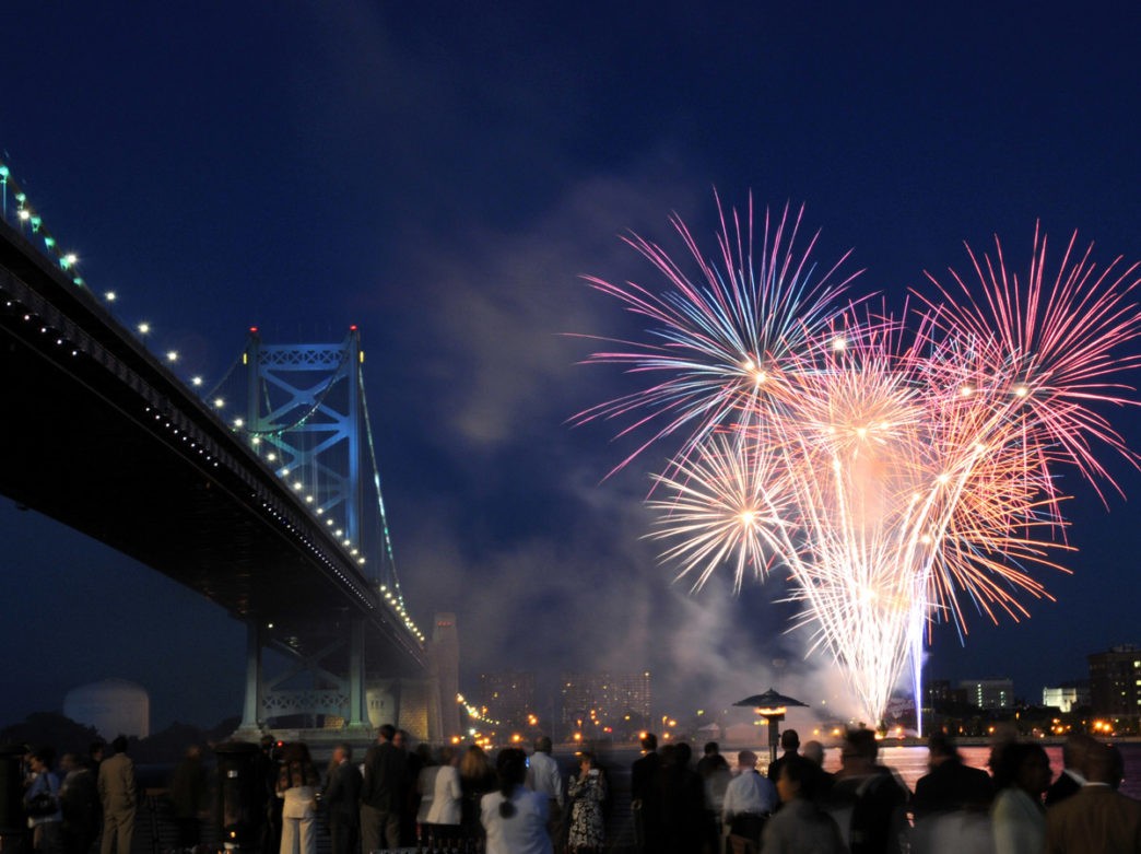 Fireworks-over-the-Race-Street-Pier-crtsy-drwc-1200x900-1-1044x781