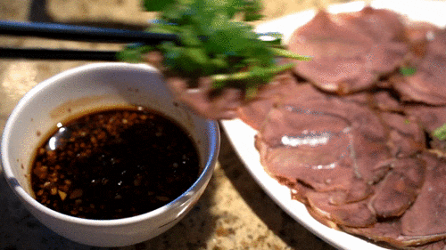 蘸牛肉.gif