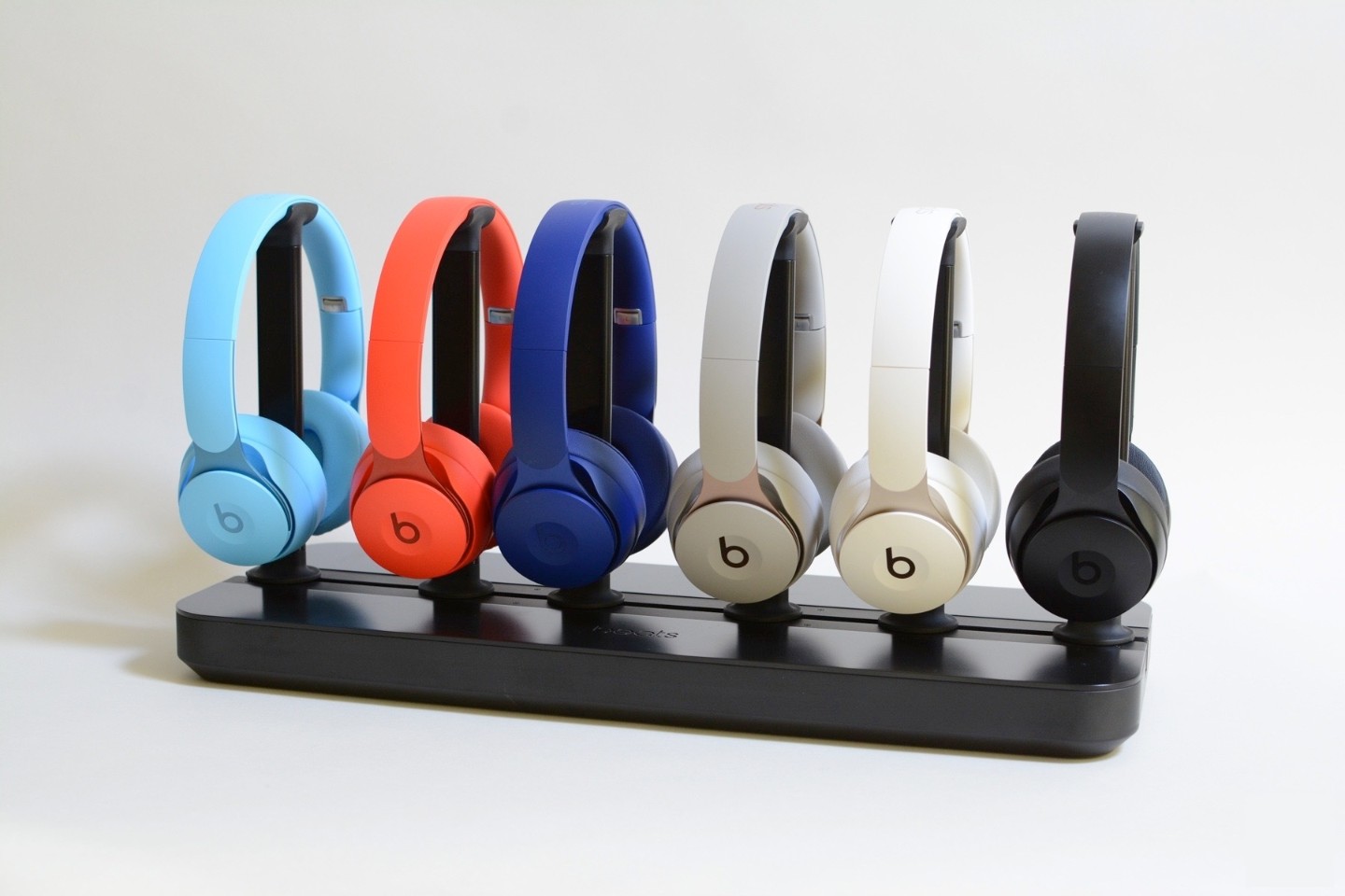 比黑五低：Beats Solo Pro 无线降噪包耳式耳机深蓝色$149.99 免费隔日速达- 北美省钱快报