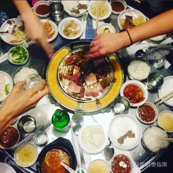 黄小厨只有方便面 达拉斯的深夜食堂就厉害多啦