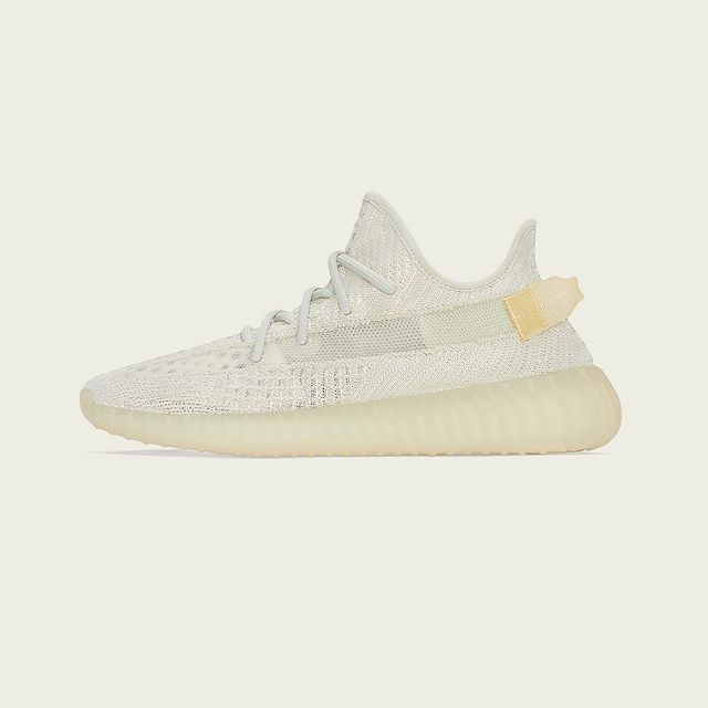 21 8月球鞋小报更新yeezy井喷 倒钩闪电低帮款开跑封面uv变色yeezy抽签开启 英国省钱快报