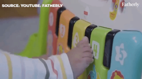 小脚踢踢.gif