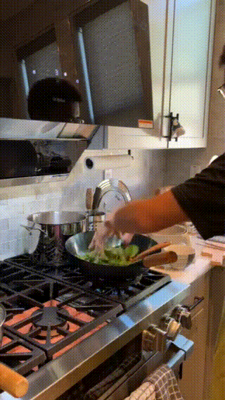 1659246236643465_.gif