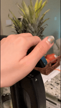 对准破壁机.gif