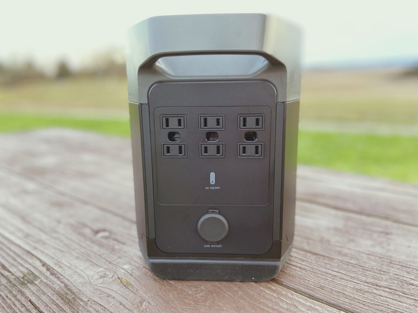 EcoFlow Delta移动电站 6个AC插座 1个车载插座