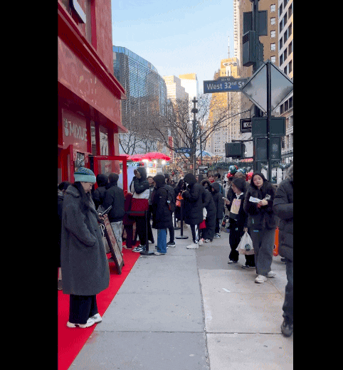 排疯了！蜜雪冰城纽约第2家正式开业...