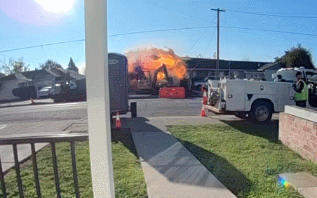 6人送医！湾区居民区施工挖断燃气管...