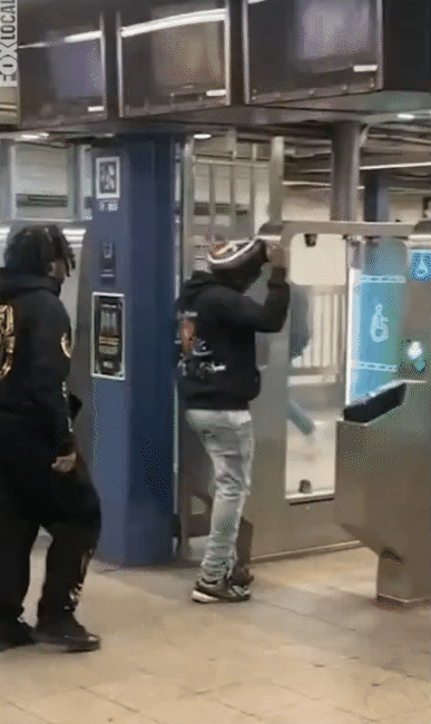 纽约砸11亿地铁新门，这么快就被破解了！？