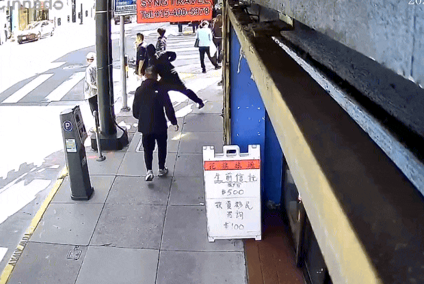 唐人街白天随机捅人！监控全拍下