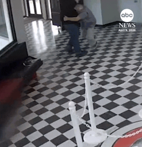 高中校长挺身扑向枪口，这才是真正的...