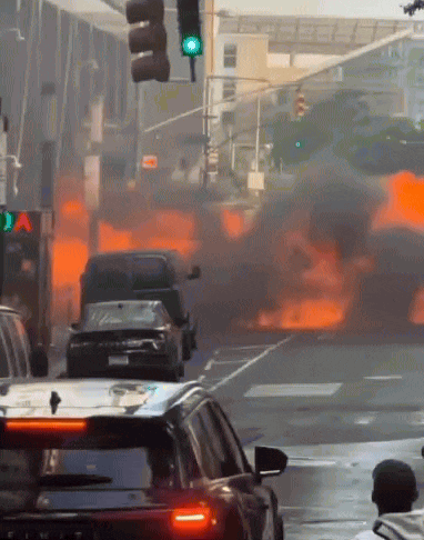 纽约华尔街大金牛旁汽车大爆炸！现场...